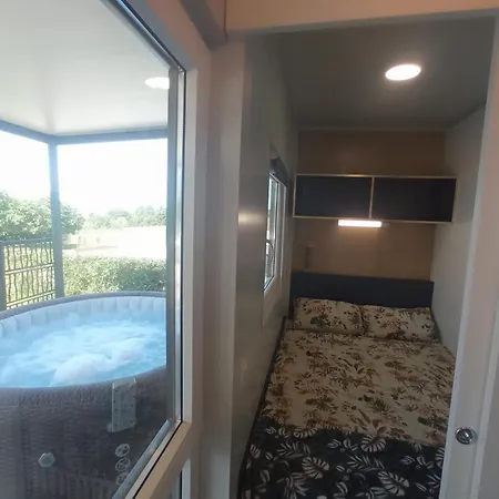 Mobile House & Whirlpool *