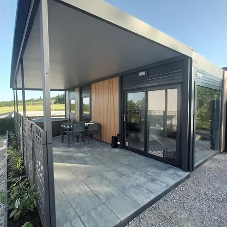 Mobile House & Whirlpool Apartment