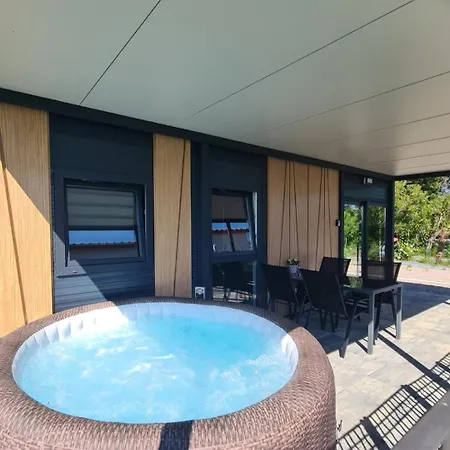 Mobile House & Whirlpool Apartment
